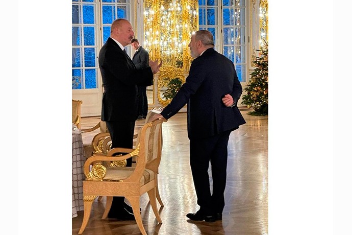 Prezident İlham Əliyev Paşinyanla sülh gündəliyini müzakirə edib
