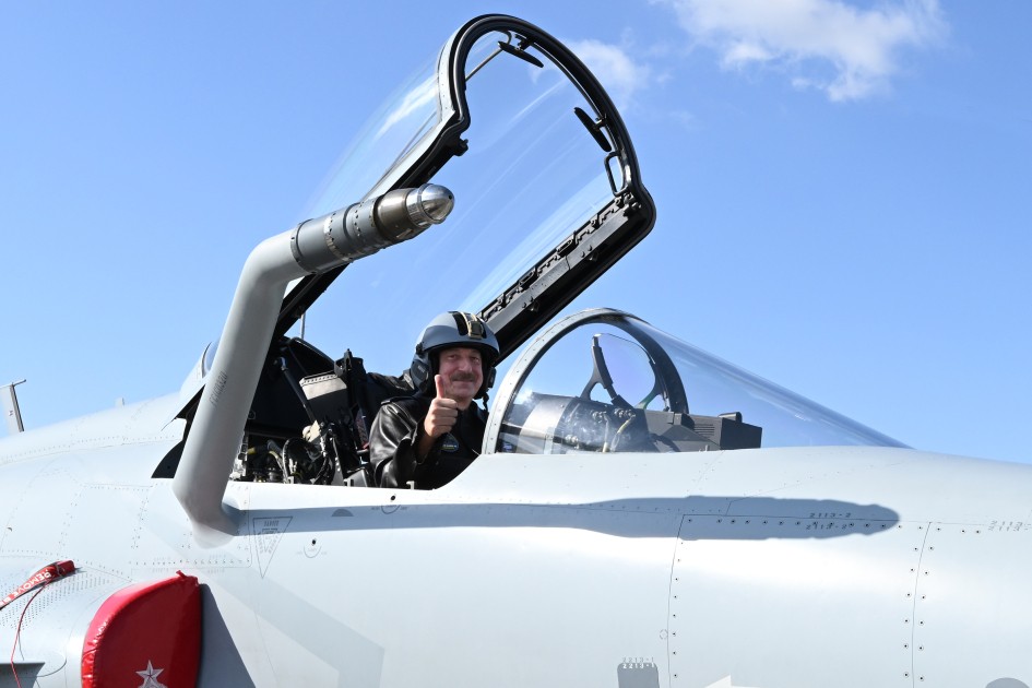 Prezident İham Əliyevə çoxməqsədli JF-17C təyyarələri təqdim olunub