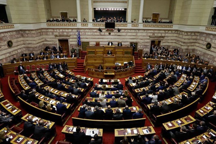 Yunanistan parlamenti eyni cinslərin evliliyinə icazə verdi
