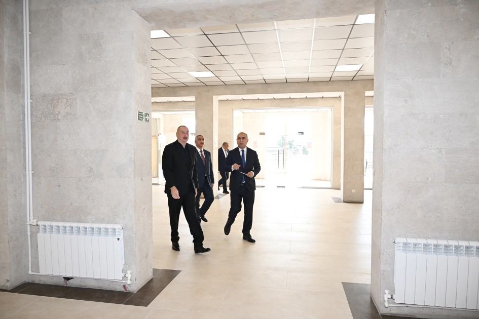 Prezident İlham Əliyev Xankəndidə Qarabağ Universitetində görülən işlərlə tanış olub