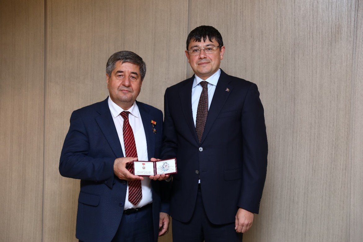 Azərbaycanlı alimlərə medallar təqdim olunub