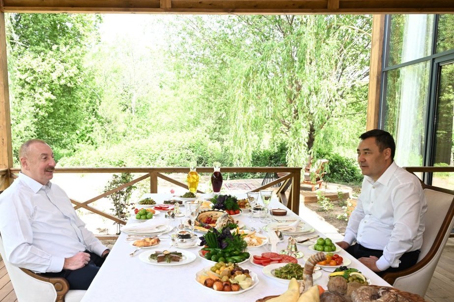 Prezident İlham Əliyev və Qırğız Prezidenti Sadır Japarov birgə nahar ediblər