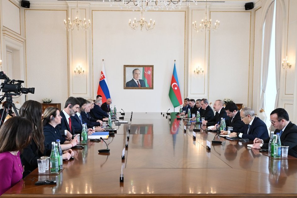 Prezident İlham Əliyevin Slovakiyanın Baş naziri ilə geniş tərkibdə görüşü başlayıb 