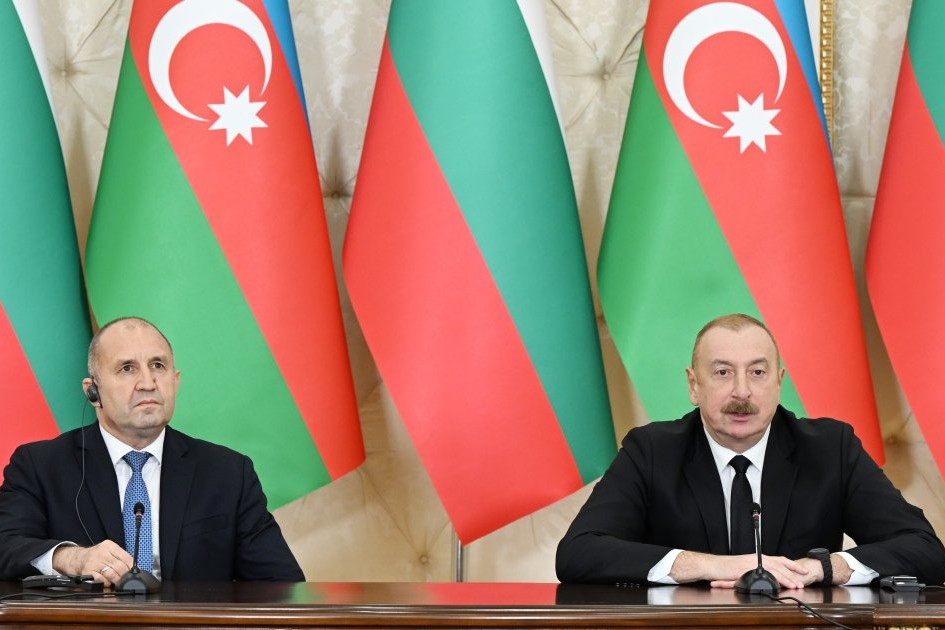 Prezident İlham Əliyev və Prezident Rumen Radev mətbuata bəyanatlarla çıxış edirlər