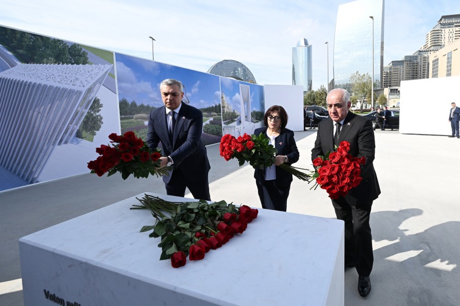 Dövlət və hökumət rəsmiləri Bakıda inşası davam etdirilən Zəfər parkında olublar