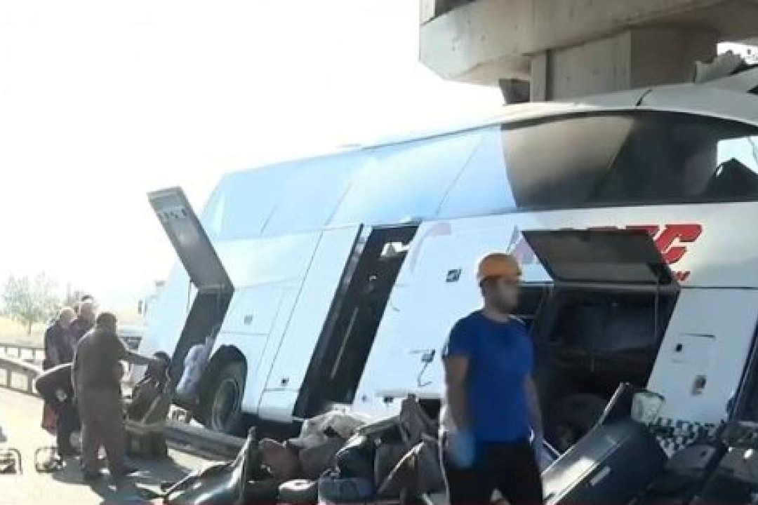 Türkiyədə ağır avtobus qəzası : 9 ölü, 26 yaralı