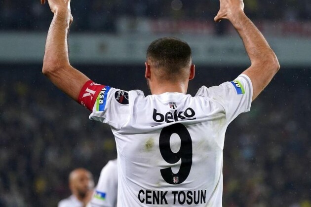 Beşiktaş Cenk Tosun ilə yollarını ayırıb