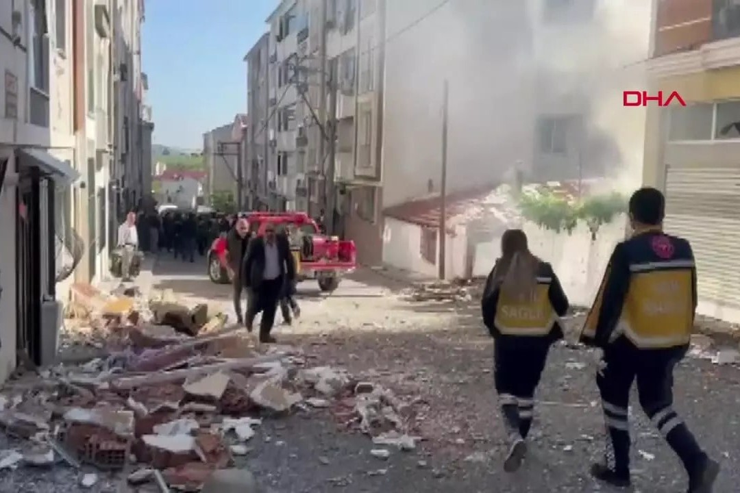 Türkiyədə yaşayış binasında partlayış baş verib