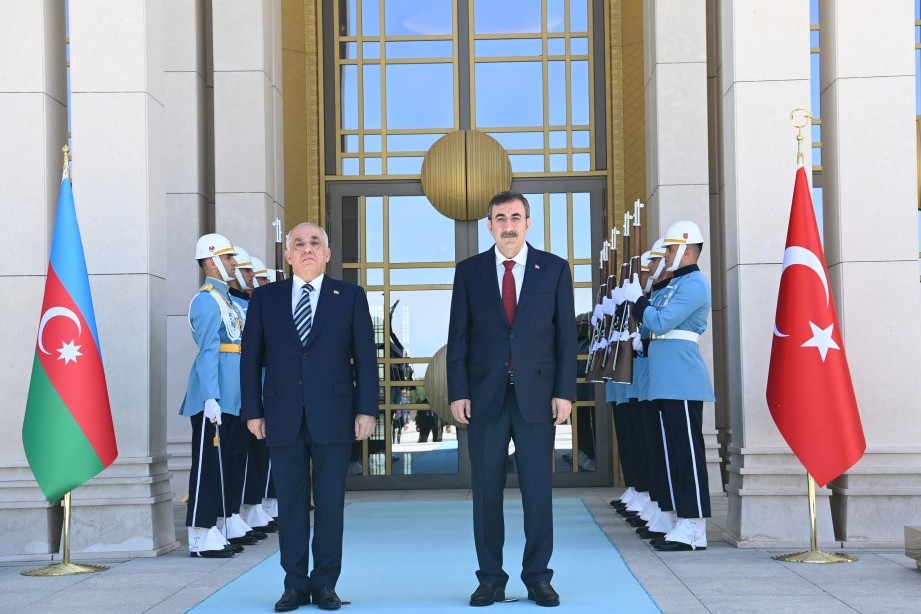 Əli Əsədov Türkiyənin Vitse-prezidenti Cevdet Yılmazla görüşüb