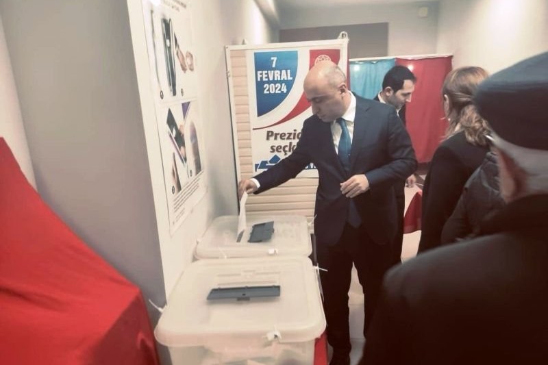 Emin Əmrullayev səs verib