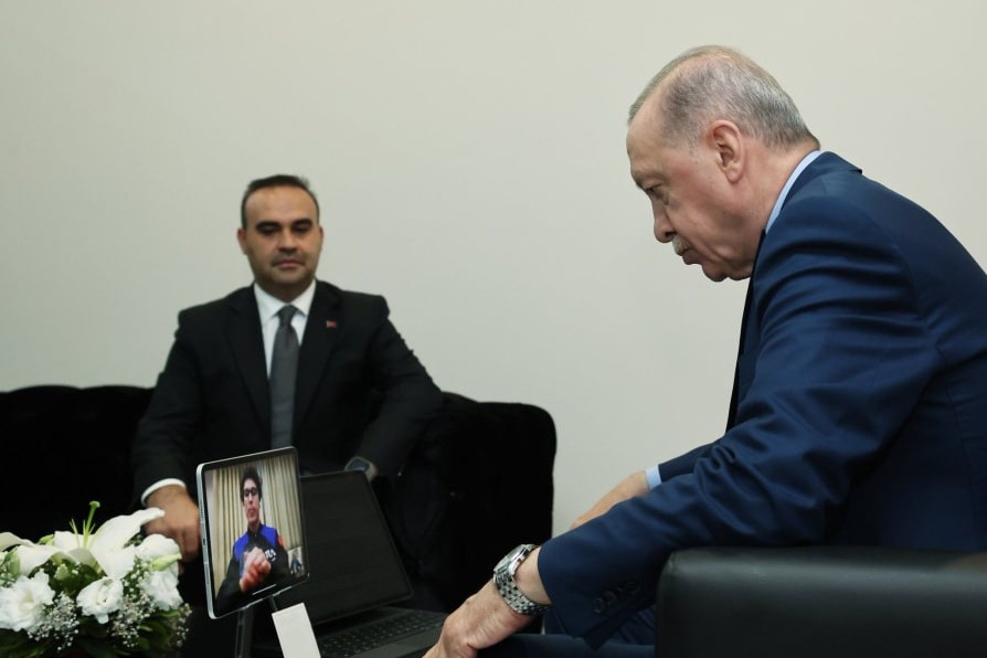 Türkiyə və Azərbaycan bayraqları kosmosda iki qardaşı təmsil edəcək - Ərdoğan