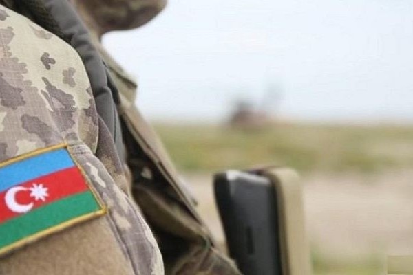 Kəlbəcərdə iki hərbçi dərəyə yıxılıb, biri ölüb