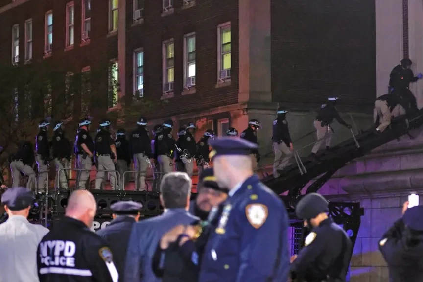 Nyu-York polisi etirazçıların yerləşdiyi Kolumbiya Universitetinə basqın edib