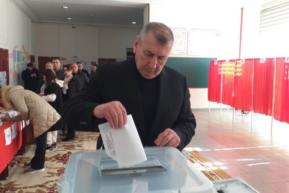 Faiq Qarayev səsvermə hüququndan istifadə edib