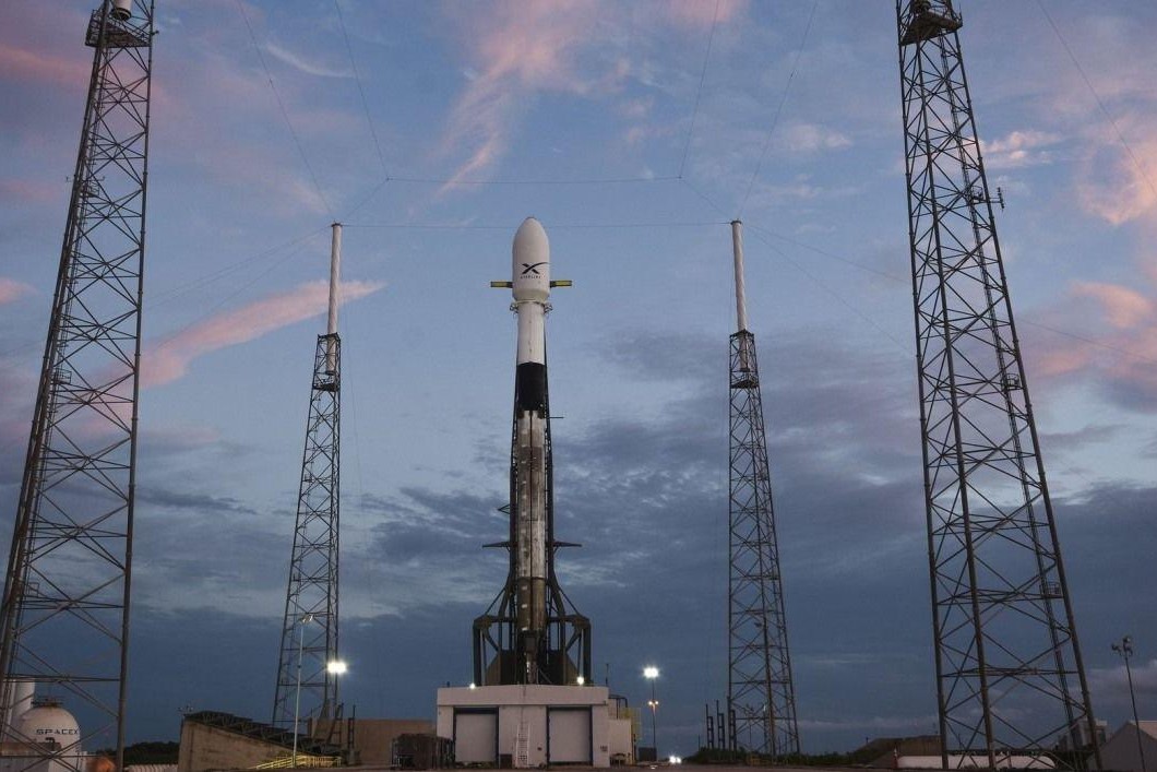 "SpaceX" şirkəti Avropanın "Galileo" peyki ilə "Falcon 9" raketini buraxıb