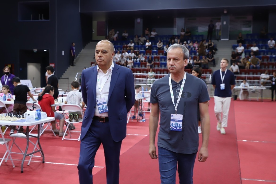 FIDE prezidenti Bakıya gəlib