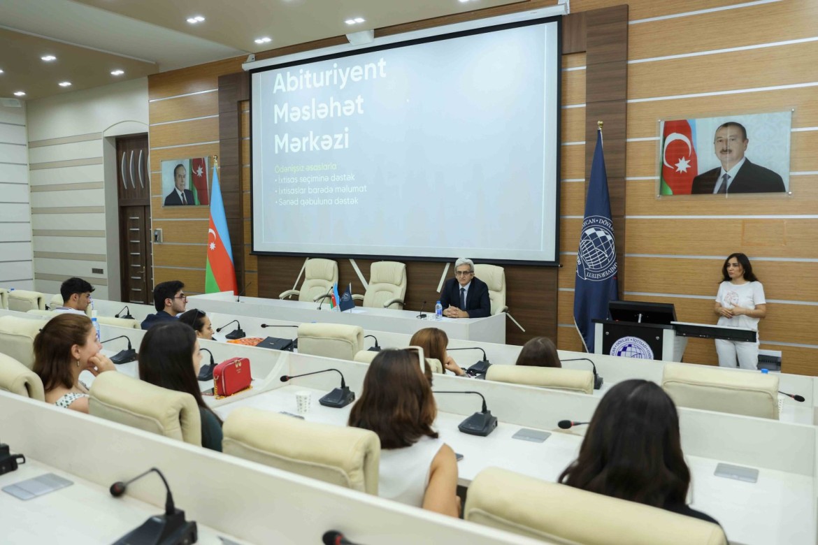 UNEC Abituriyent Məsləhət Mərkəzində abituriyentlərə dəstək göstərilib