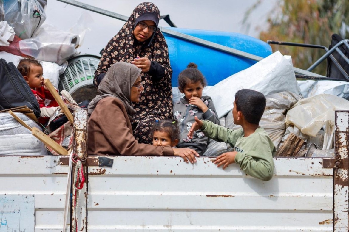 İsrail Qəzzada ən az səkkiz yardım karvanına hücum edib - HRW