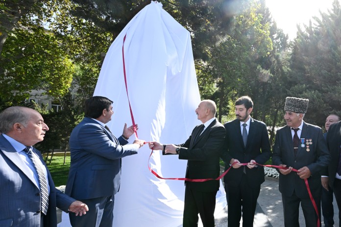 Prezident İlham Əliyev Bakıda Aşıq Ələsgərin abidəsinin açılışında iştirak edib