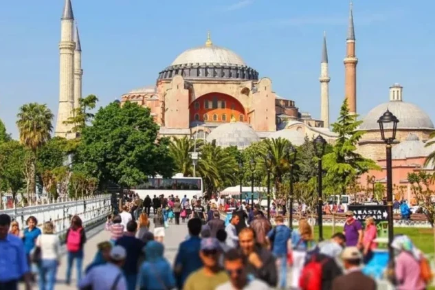 İstanbul 6 ayda 8,5 milyondan çox xarici turisti qəbul edib