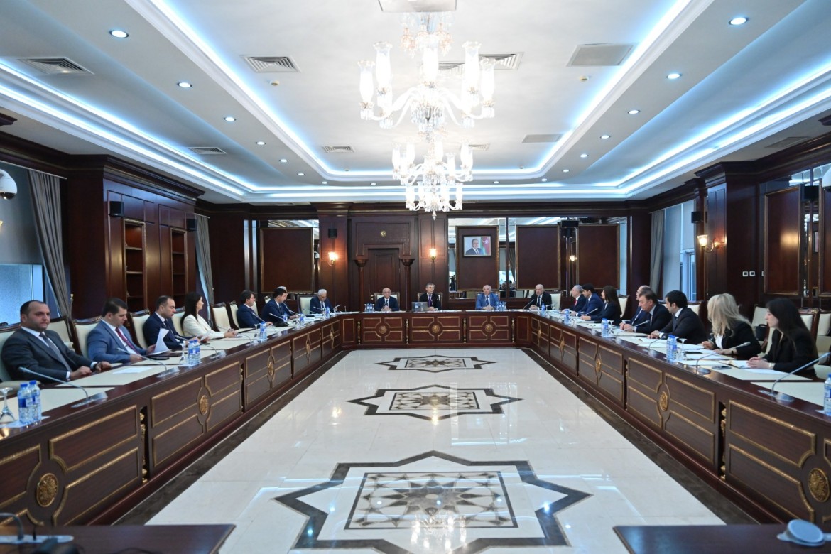 İnsan hüquqları komitəsi payız sessiyasında ilk iclasını keçirib