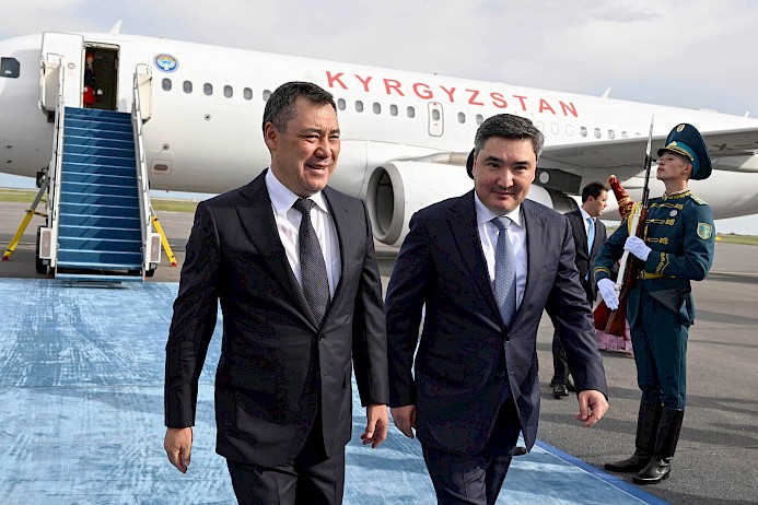 Sadır Japarov Qazaxıstana gedib