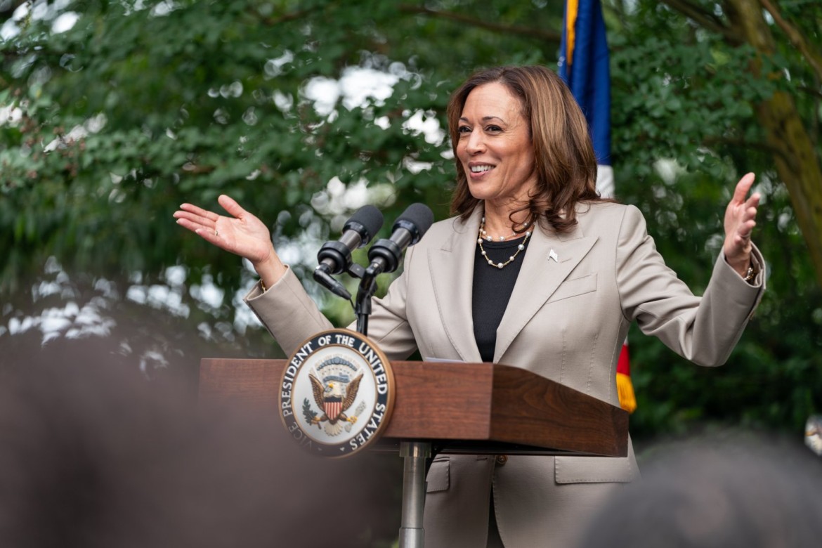 Kamala Harris Donald Trampla debat etməyə hazır olduğunu deyib