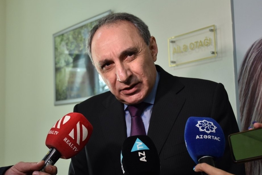 Növbətçi həkim otağa 7 dəqiqə sonra daxil olub - Kamran Əliyev