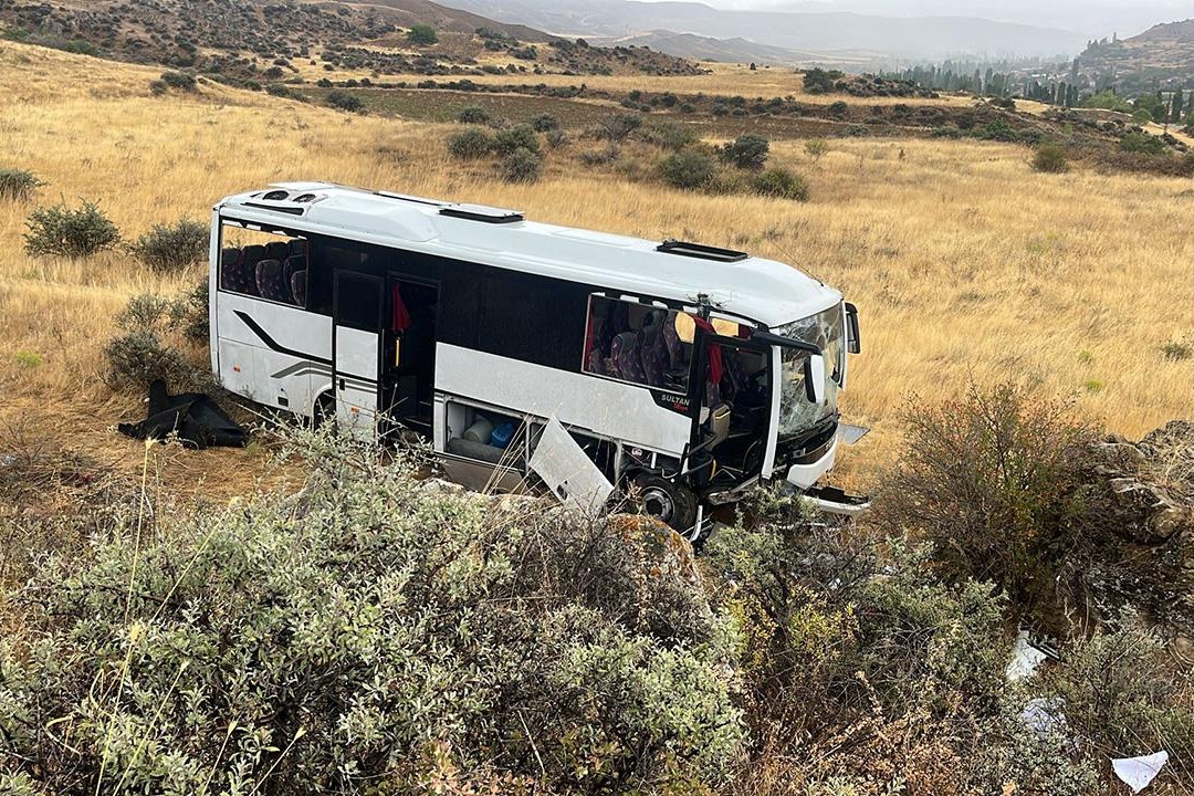 Ankaradakı mikroavtobus qəzasında 27 nəfər yaralanıb
