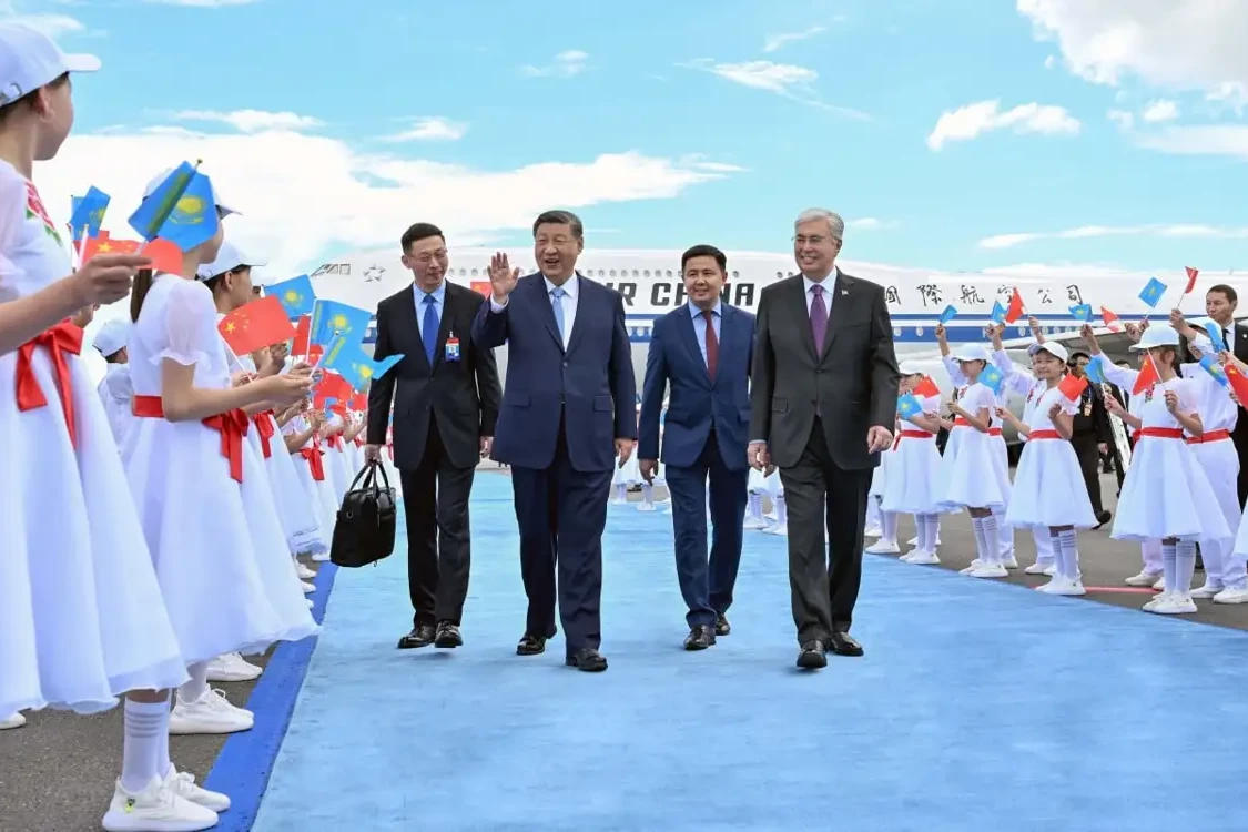Çin Prezidenti Qazaxıstana rəsmi səfər edib