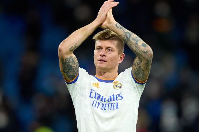 Real Madrid Rodri ilə Kroos-un yerini doldura bilər