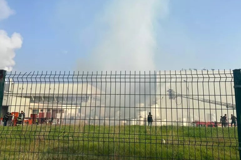 Türkiyədə fabrikdə güclü yanğın baş verib