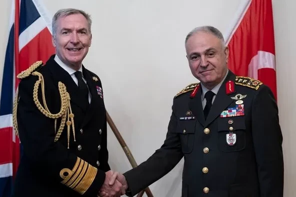 Türkiyənin Baş Qərargah rəisi İngiltərəli həmkarı ilə görüşüb