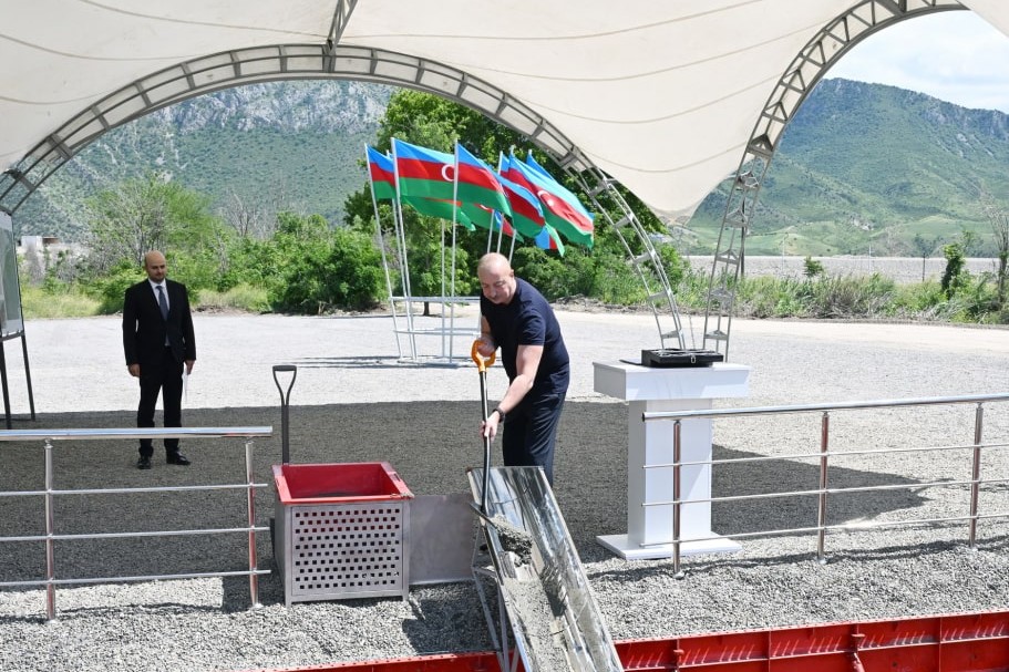Prezident İlham Əliyev Zəngilan rayonunun Mincivan qəsəbəsinin təməlini qoyub