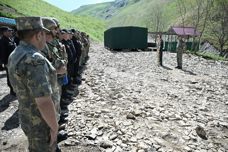 Zakir Həsənov və Hikmət Mirzəyev ordunun döyüş hazırlığını yoxlayıb
