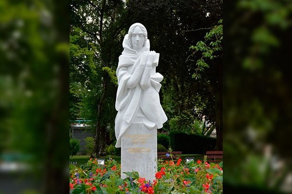 TÜRKSOY Fransada Natəvanın heykəlinə qarşı törədilən vandalizm aktını pisləyib