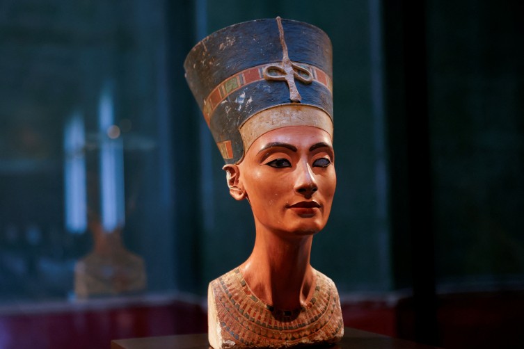 Nefertiti büstünün qaytarılması üçün Misirdə kampaniya başladılıb