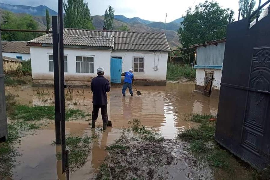 İndoneziyada daşqın və torpaq sürüşməsi nəticəsində 15 nəfər ölüb