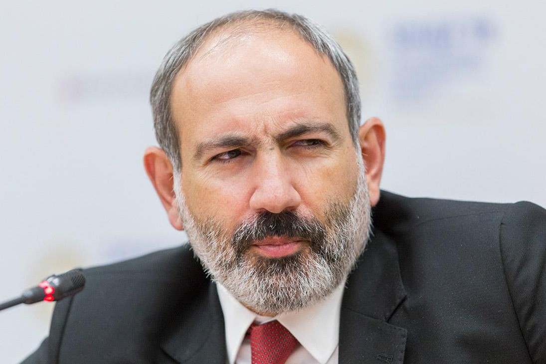 Paşinyan Ermənistana yeni konstitusiya lazım olduğunu bildirib