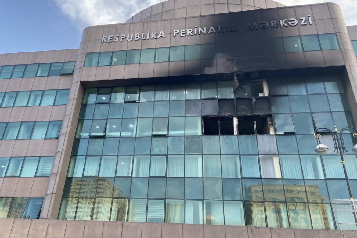 Perinatal Mərkəzdə yanğından sonra 60 körpə təxliyyə edilib