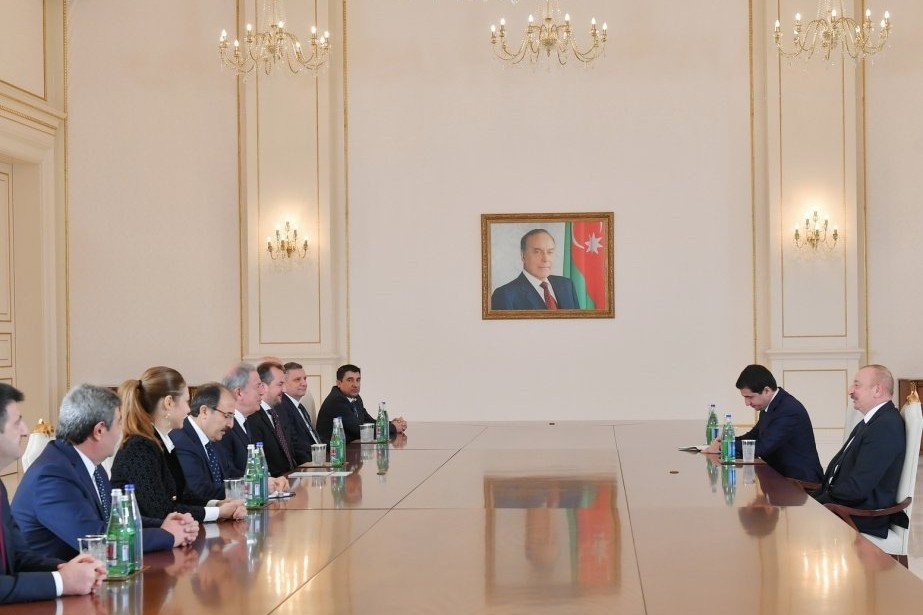 Prezident İlham Əliyev Türkiyə parlamentinin Milli müdafiə komissiyasının sədrinin rəhbərlik etdiyi nümayəndə heyətini qəbul edib