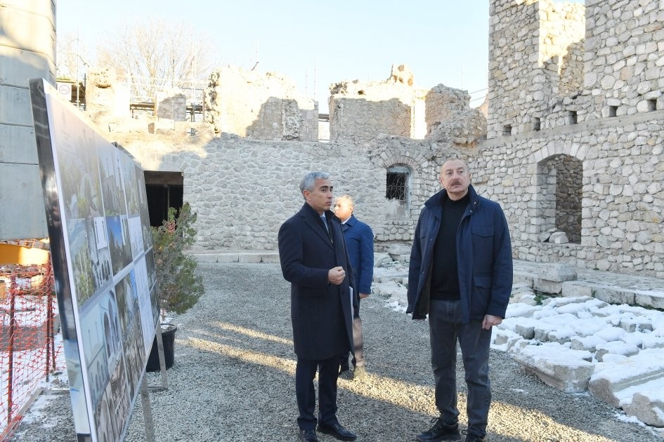 Prezident İlham Əliyev Şuşada Aşağı Gövhər Ağa məscidində aparılan bərpa işləri ilə tanış olub
