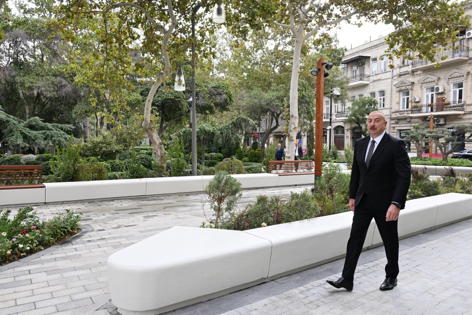 Prezident İlham Əliyev “Xəqani” bağında və ətraf ərazilərdə aparılmış abadlıq və yenidənqurma işlərindən sonra yaradılan şəraitlə tanış olub