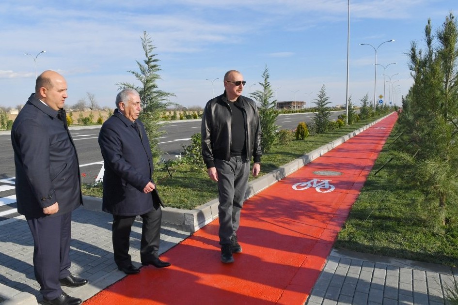 Prezident İlham Əliyev Ağdam şəhərinin daxili yollarında aparılan işlərlə tanış olub