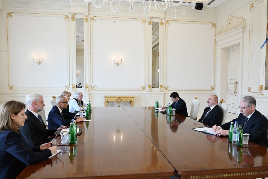 Prezident İlham Əliyev ABŞ Prezidentinin Beynəlxalq İqlim Siyasəti üzrə baş müşavirini qəbul edib