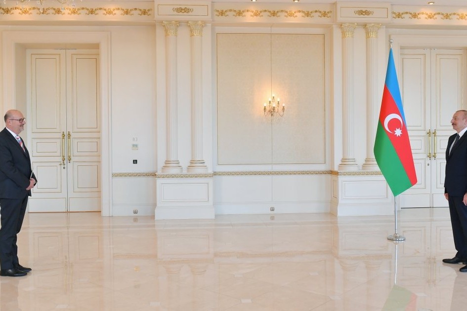 Prezident İlham Əliyev Lüksemburqun Azərbaycanda yeni təyin olunmuş səfirini qəbul edib