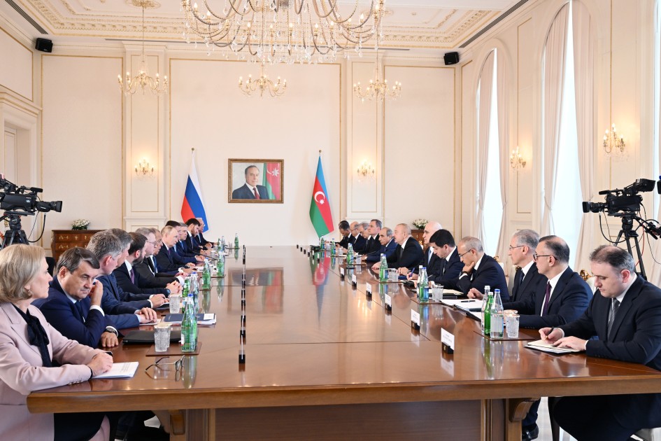 Prezident İlham Əliyev və Prezident Vladimir Putin arasında geniş tərkibdə görüşü olub