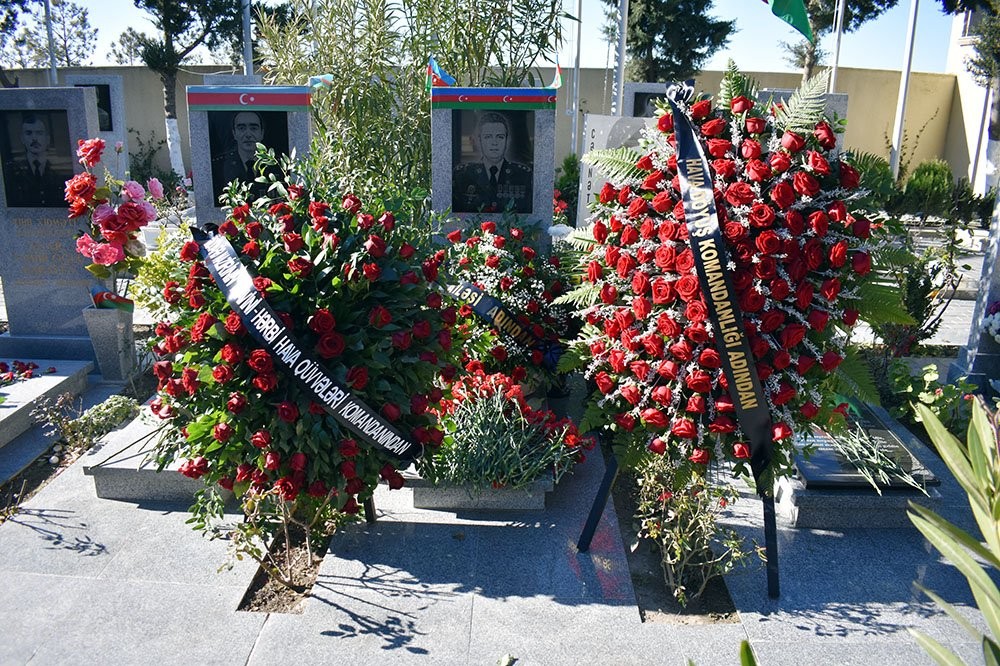 Şəhid hərbi pilot Rəşad Atakişiyevin məzarı ziyarət edilib
