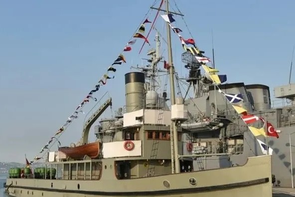 TCG Nusret Muzey Gəmisi ziyarətçilərə açılıb