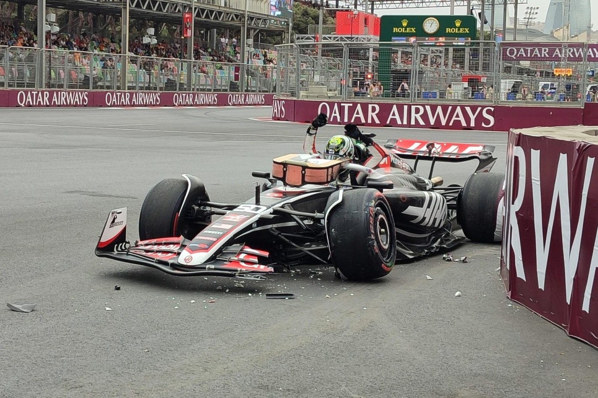 Formula 1 komandalarının üçüncü sərbəst yürüşləri zamanı qəza baş verdi